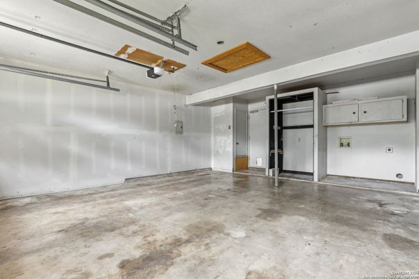 Garage, Interior