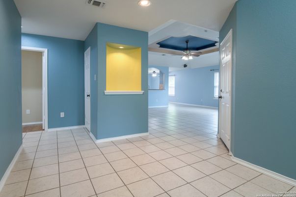 Empty room, Interior, Recessed Lighting