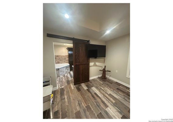 Interior, Recessed Lighting, Wood Texture Flooring