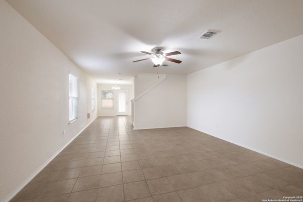Empty room, Interior