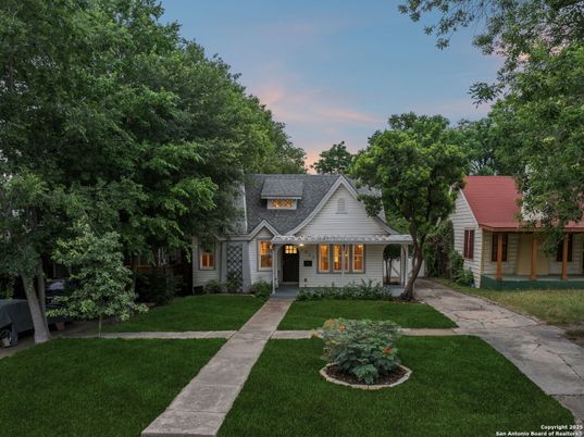 Backyard, Exterior, Facade, Cape Cod