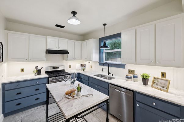Interior, Kitchen, Pendant Lights, Stainless Steel Appliances