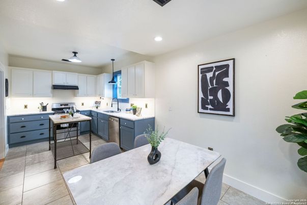 Dining room, Interior, Kitchen, Pendant Lights, Recessed Lighting, Stainless Steel Appliances