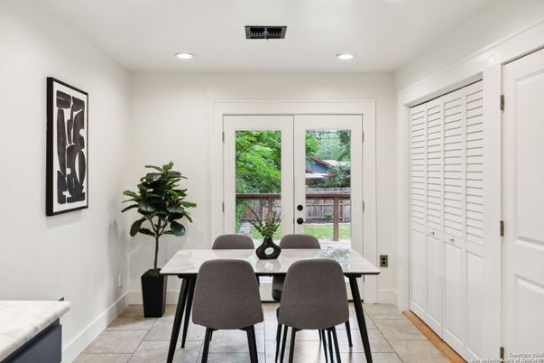 Dining room, Interior, Recessed Lighting