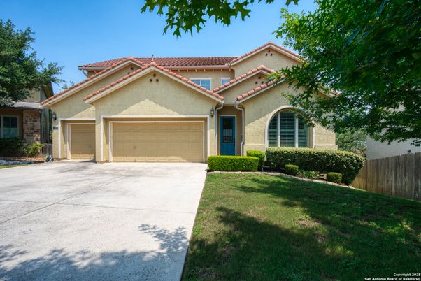 Attached, Exterior, Facade, Mediterranean