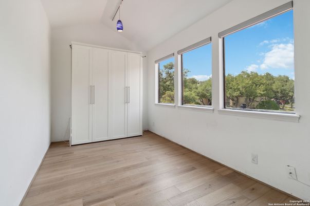 Empty room, Interior, Pendant Lights, Wood Texture Flooring