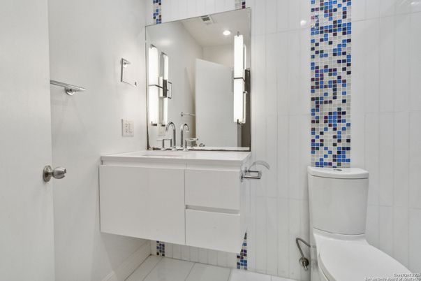 Bathroom, Interior, Recessed Lighting