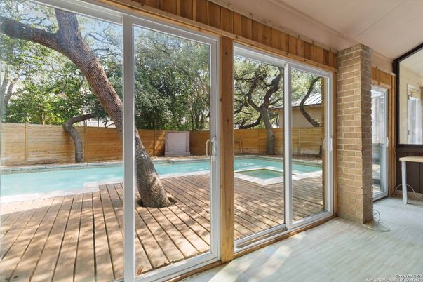 Interior, Pool, Sun Room