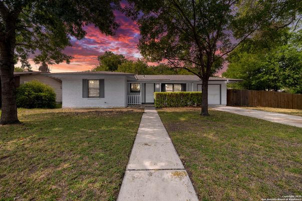 Backyard, Exterior, Facade, Ranch