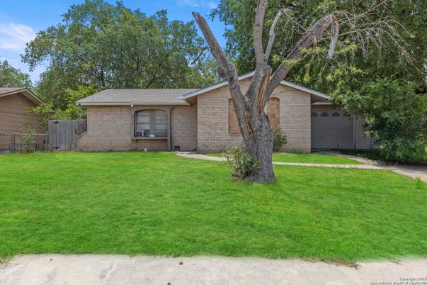 Attached, Backyard, Exterior, Facade, Brick Facade, Ranch