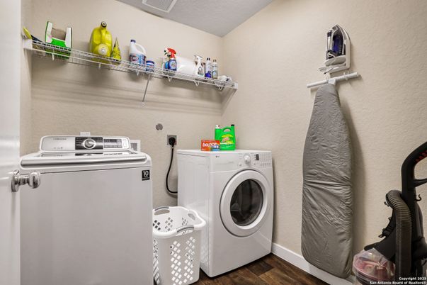 Interior, Washer, Wood Texture Flooring