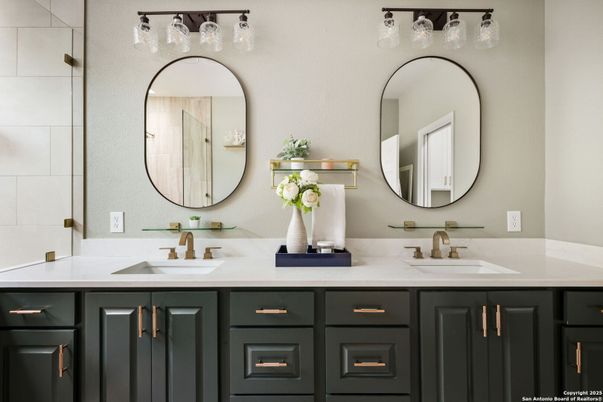 Bathroom, Dual Sink Vanities, Interior