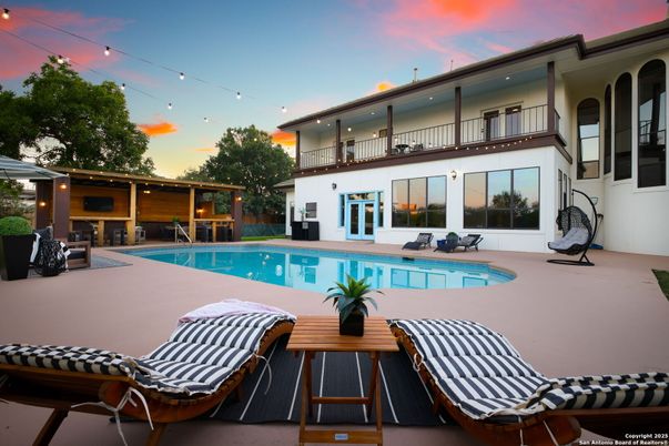 Exterior, Pool