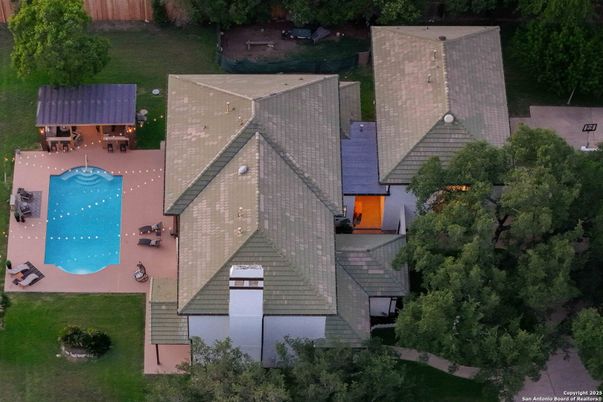 Exterior, Drone