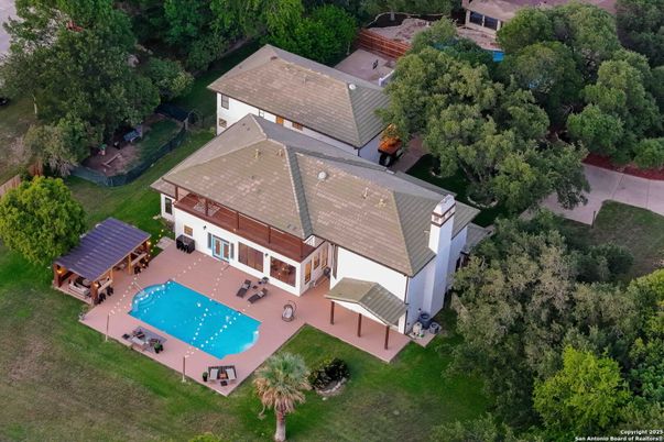 Exterior, Drone