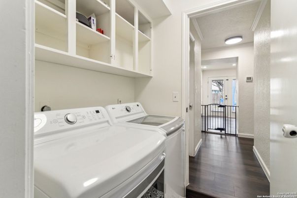 Interior, Washer, Wood Texture Flooring