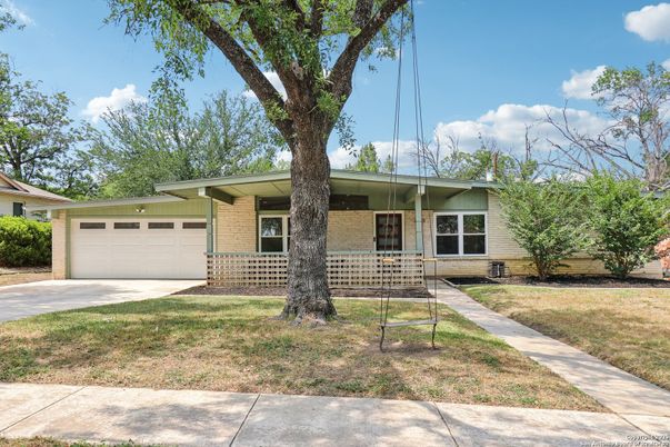 Attached, Exterior, Facade, Brick Facade, Ranch