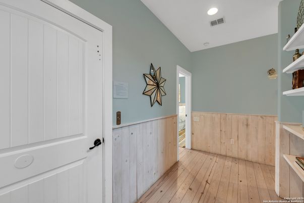 Interior, Recessed Lighting, Wood Texture Flooring