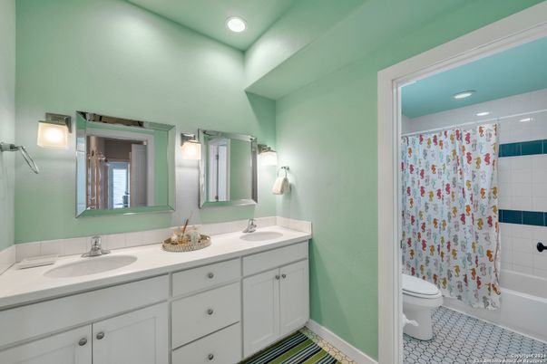 Bathroom, Dual Sink Vanities, Interior, Recessed Lighting