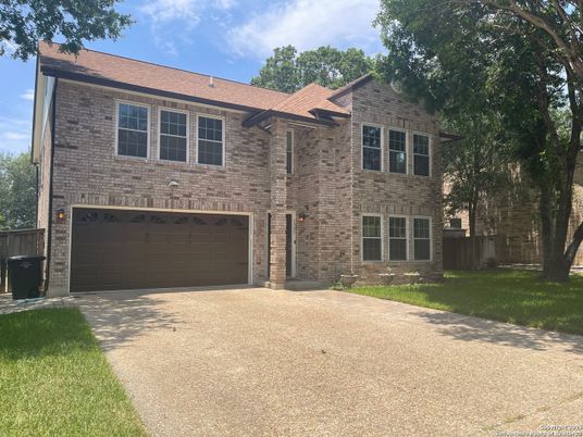 Attached, Exterior, Facade, Brick Facade, Georgian