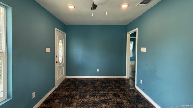 Empty room, Interior, Recessed Lighting