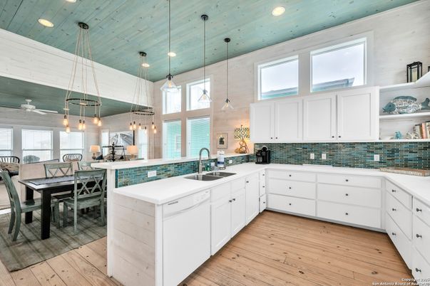 Dining room, Interior, Kitchen, Pendant Lights, Recessed Lighting, Wood Texture Flooring