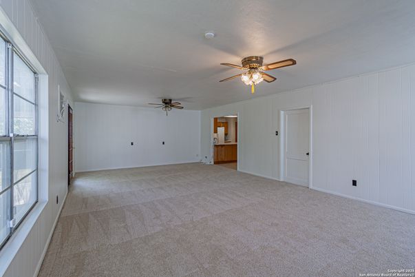 Empty room, Interior