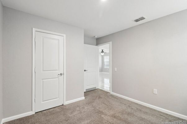 Empty room, Interior