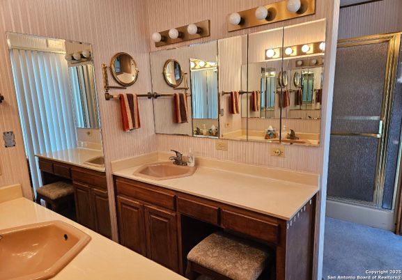 Bathroom, Dual Sink Vanities, Interior