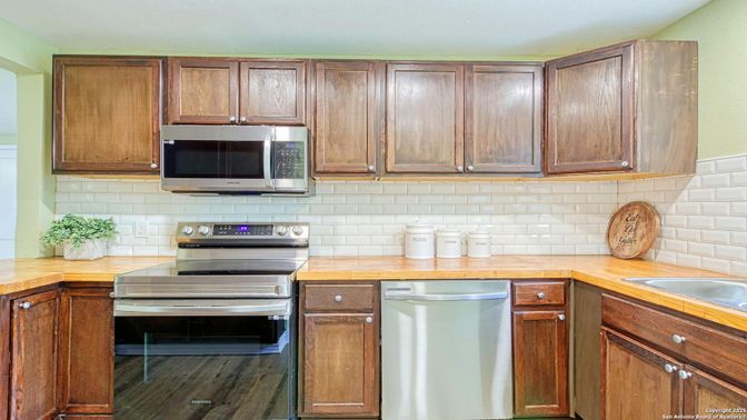 Interior, Kitchen, Stainless Steel Appliances, Wood Texture Flooring