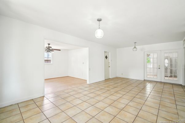 Empty room, Interior, Pendant Lights
