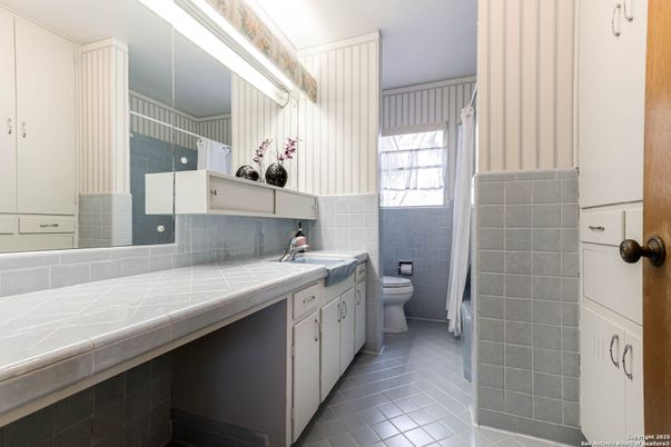 Bathroom, Interior, Tile Countertops