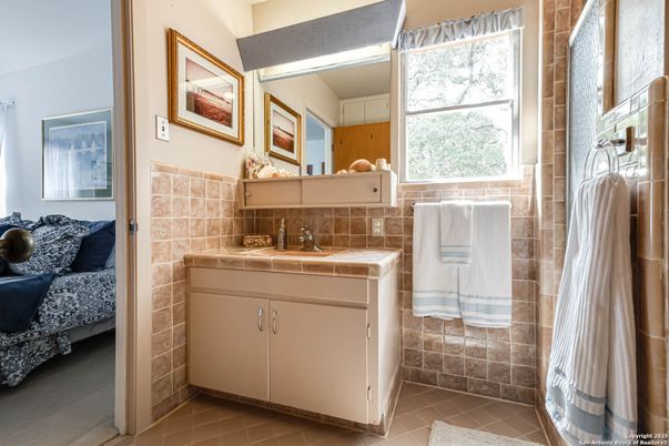 Bathroom, Interior, Tile Countertops