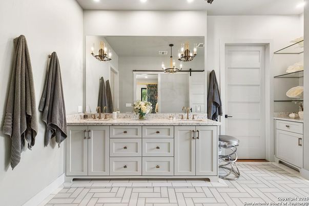 Bathroom, Dual Sink Vanities, Interior, Recessed Lighting