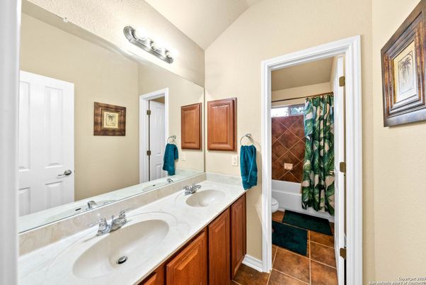 Bathroom, Dual Sink Vanities, Interior