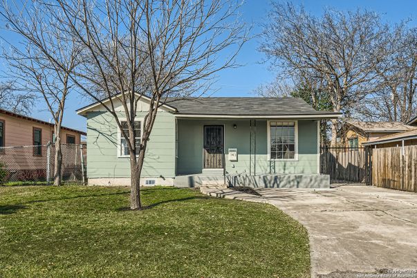 Backyard, Exterior, Facade, Ranch