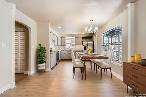 Chandelier, Dining room, Interior, Kitchen, Pendant Lights, Recessed Lighting, Wood Texture Flooring