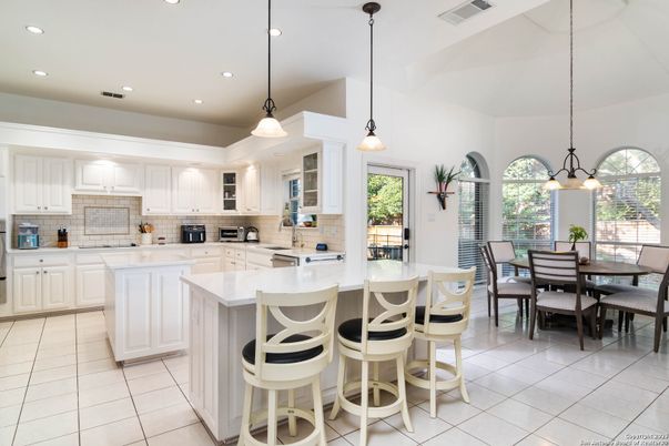 Dining room, Interior, Kitchen, Pendant Lights, Recessed Lighting, Stainless Steel Appliances
