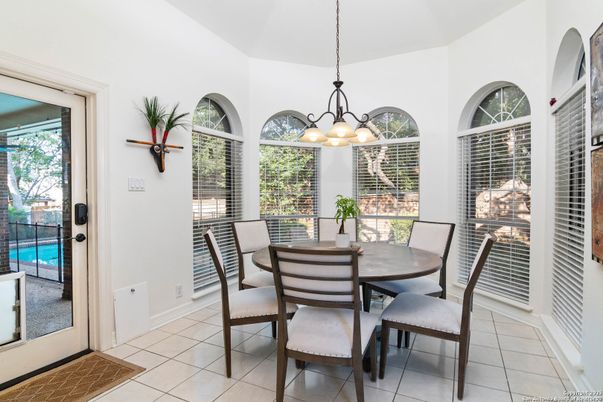 Chandelier, Dining room, Interior, Pendant Lights