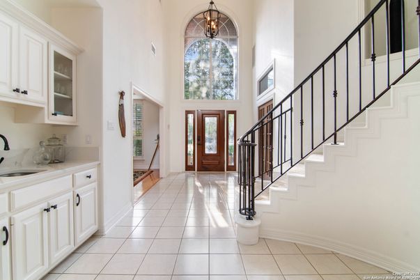 Chandelier, Interior, Pendant Lights