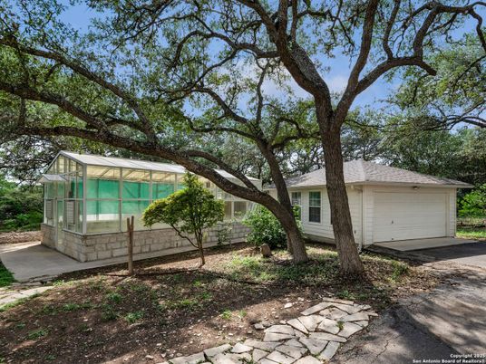 Detached Garage, Exterior