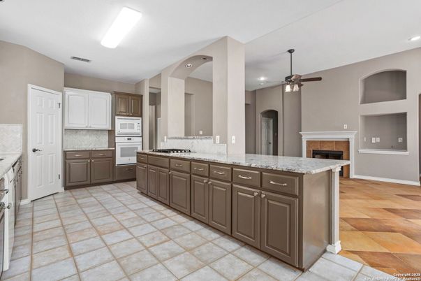 Fireplace, Interior, Kitchen, Recessed Lighting