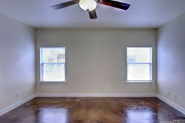 Empty room, Interior