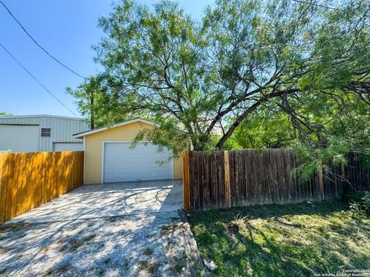 Detached Garage, Exterior