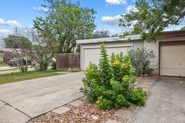 Detached Garage, Exterior