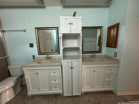 Bathroom, Dual Sink Vanities, Interior