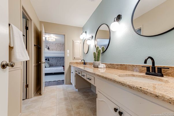 Bathroom, Dual Sink Vanities, Interior