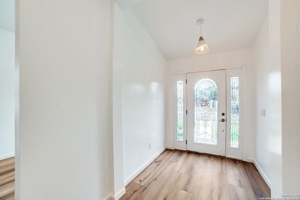 Interior, Pendant Lights, Wood Texture Flooring