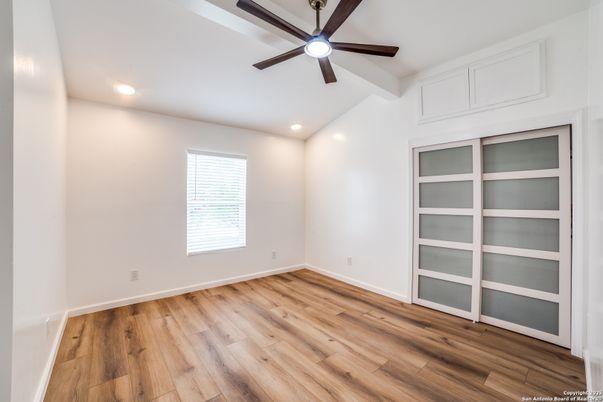 Empty room, Interior, Recessed Lighting, Wood Texture Flooring