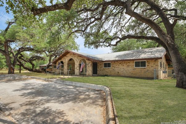 Backyard, Exterior, Facade, Brick Facade, Ranch